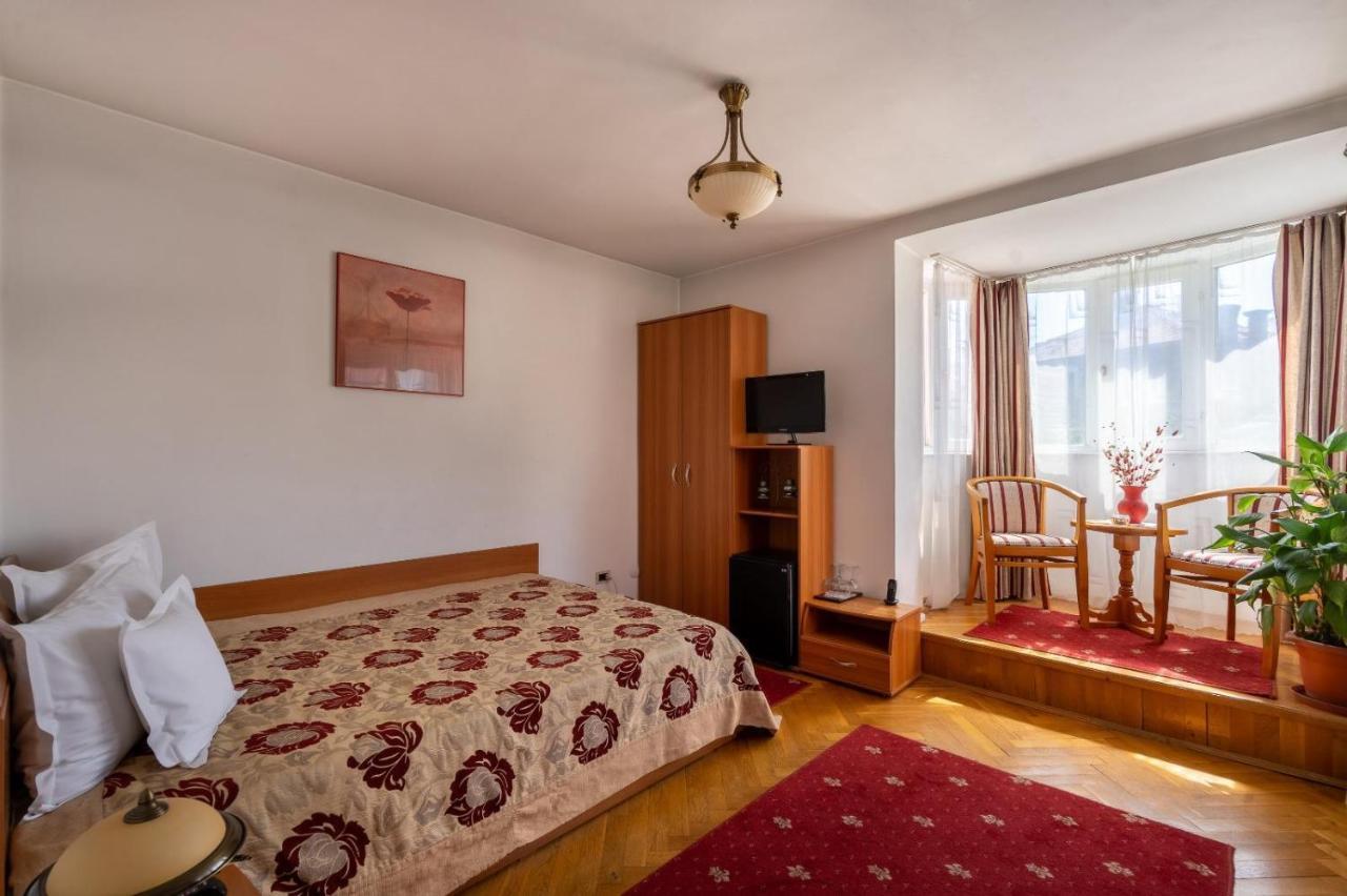 Villa-Hotel Escala Kolozsvár Kültér fotó
