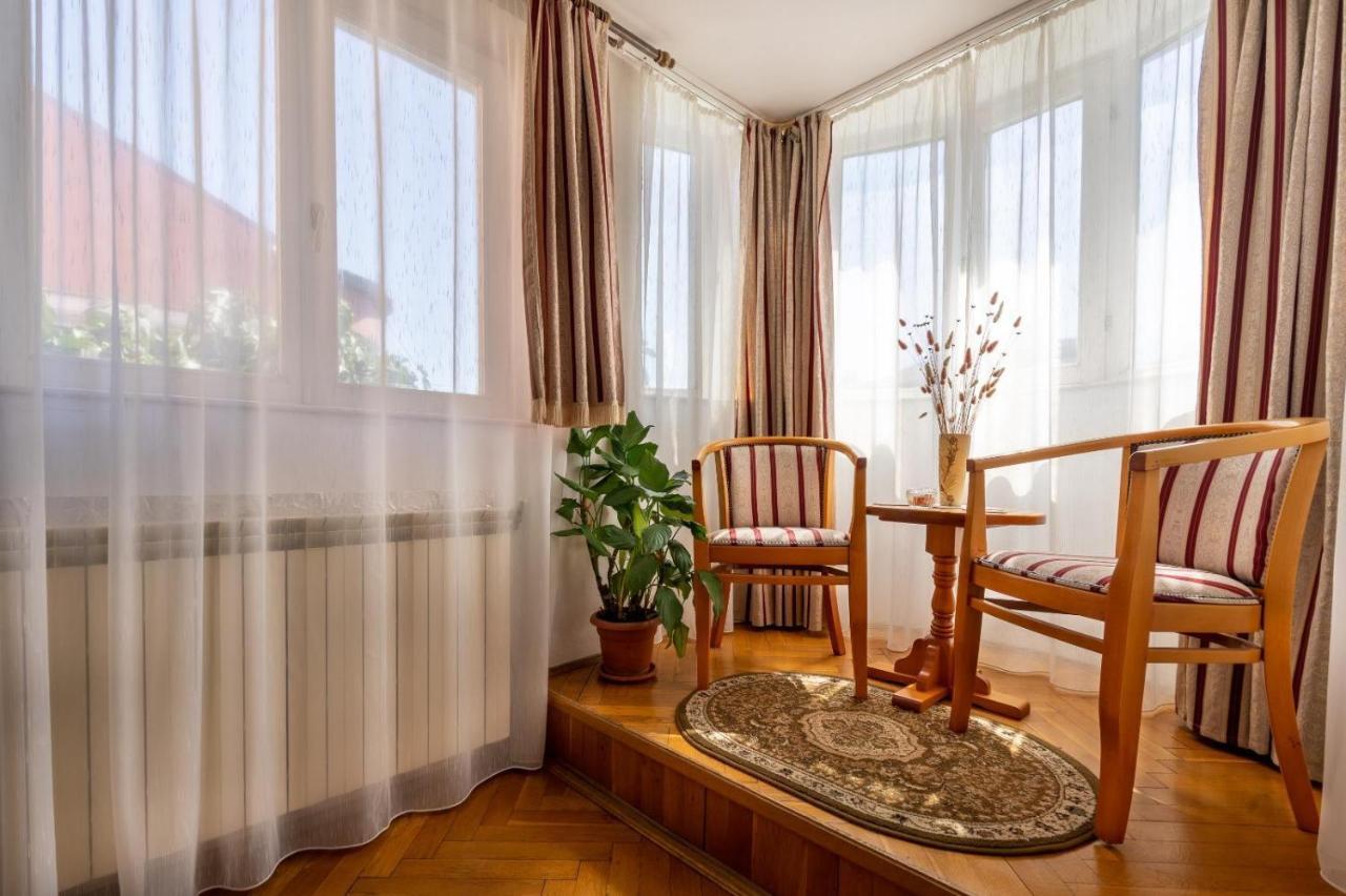 Villa-Hotel Escala Kolozsvár Kültér fotó