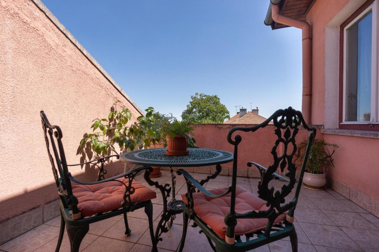 Villa-Hotel Escala Kolozsvár Kültér fotó