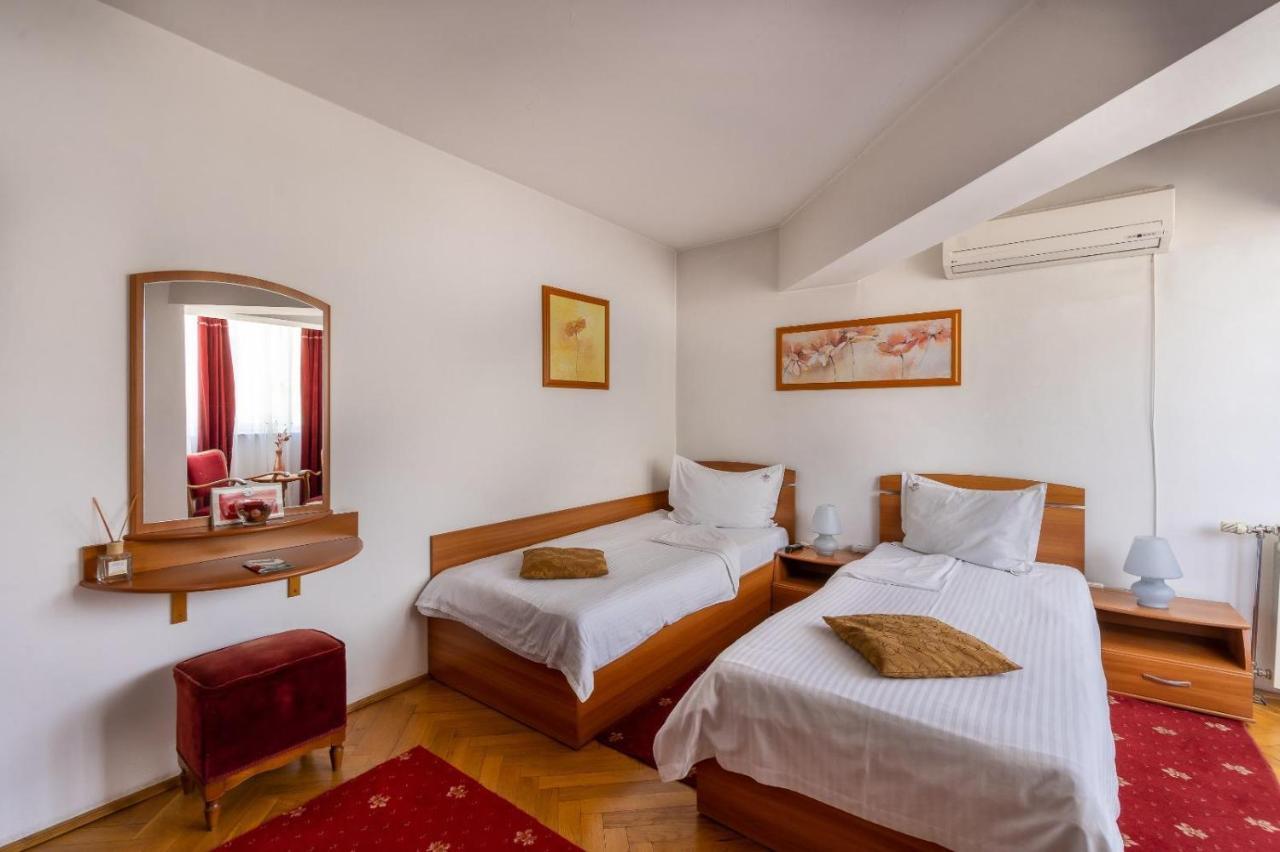 Villa-Hotel Escala Kolozsvár Kültér fotó