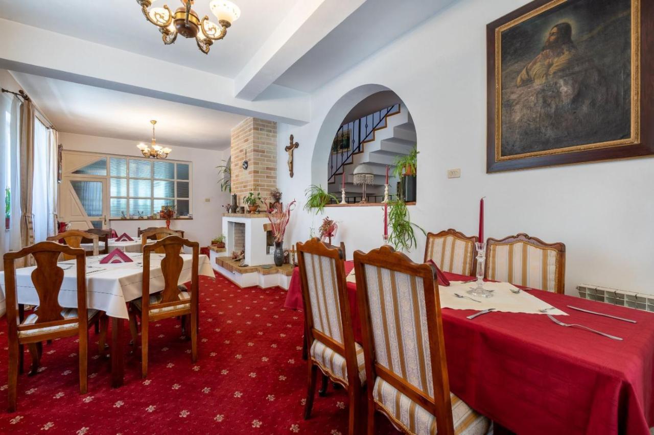 Villa-Hotel Escala Kolozsvár Kültér fotó