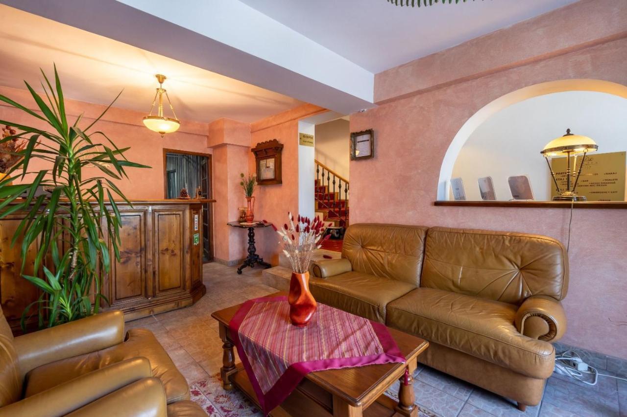 Villa-Hotel Escala Kolozsvár Kültér fotó