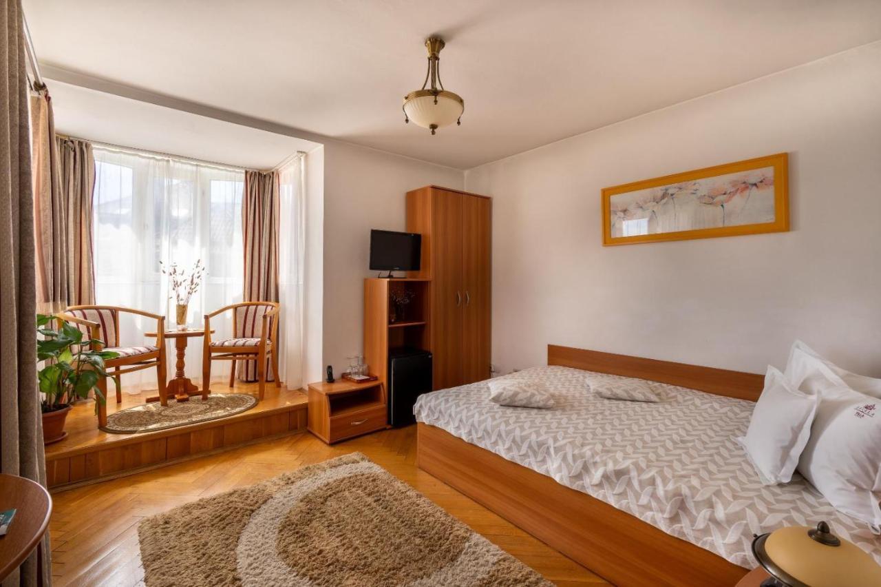 Villa-Hotel Escala Kolozsvár Kültér fotó
