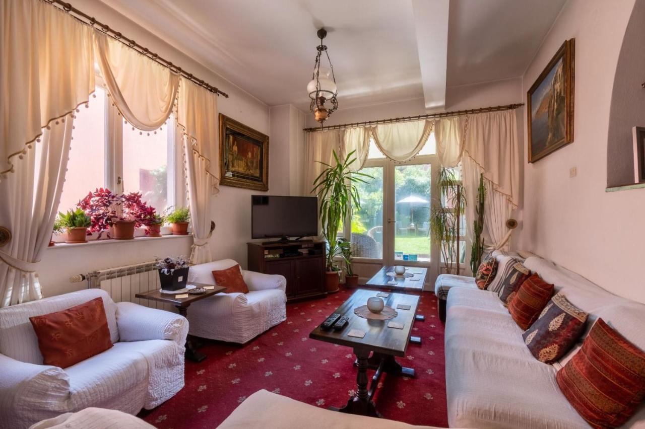 Villa-Hotel Escala Kolozsvár Kültér fotó