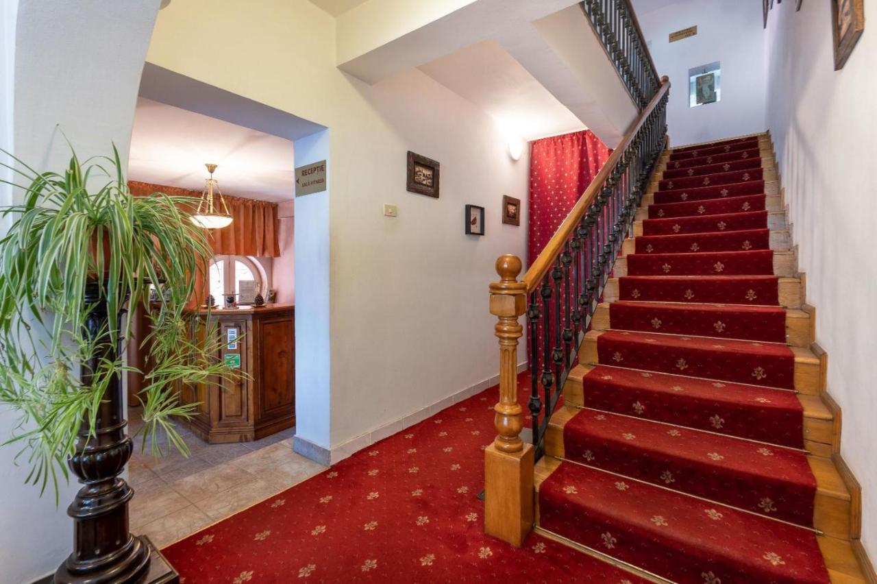 Villa-Hotel Escala Kolozsvár Kültér fotó
