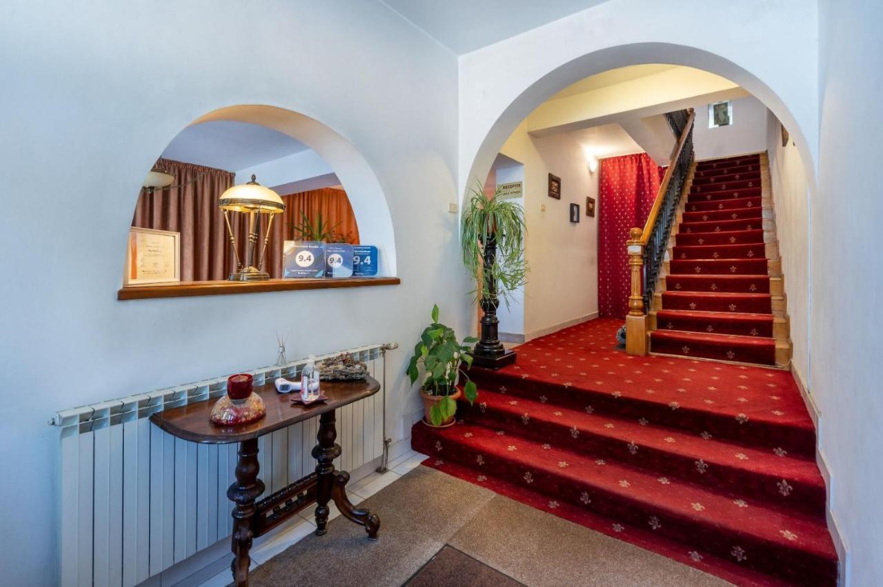 Villa-Hotel Escala Kolozsvár Kültér fotó