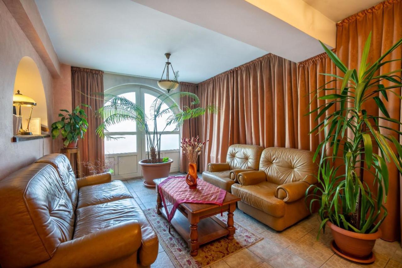Villa-Hotel Escala Kolozsvár Kültér fotó