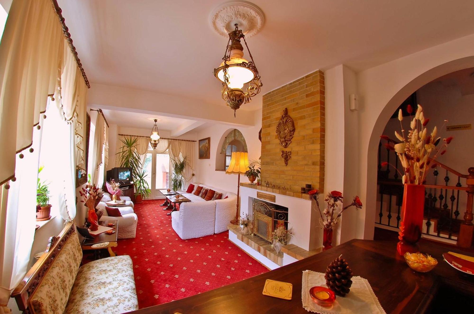 Villa-Hotel Escala Kolozsvár Kültér fotó