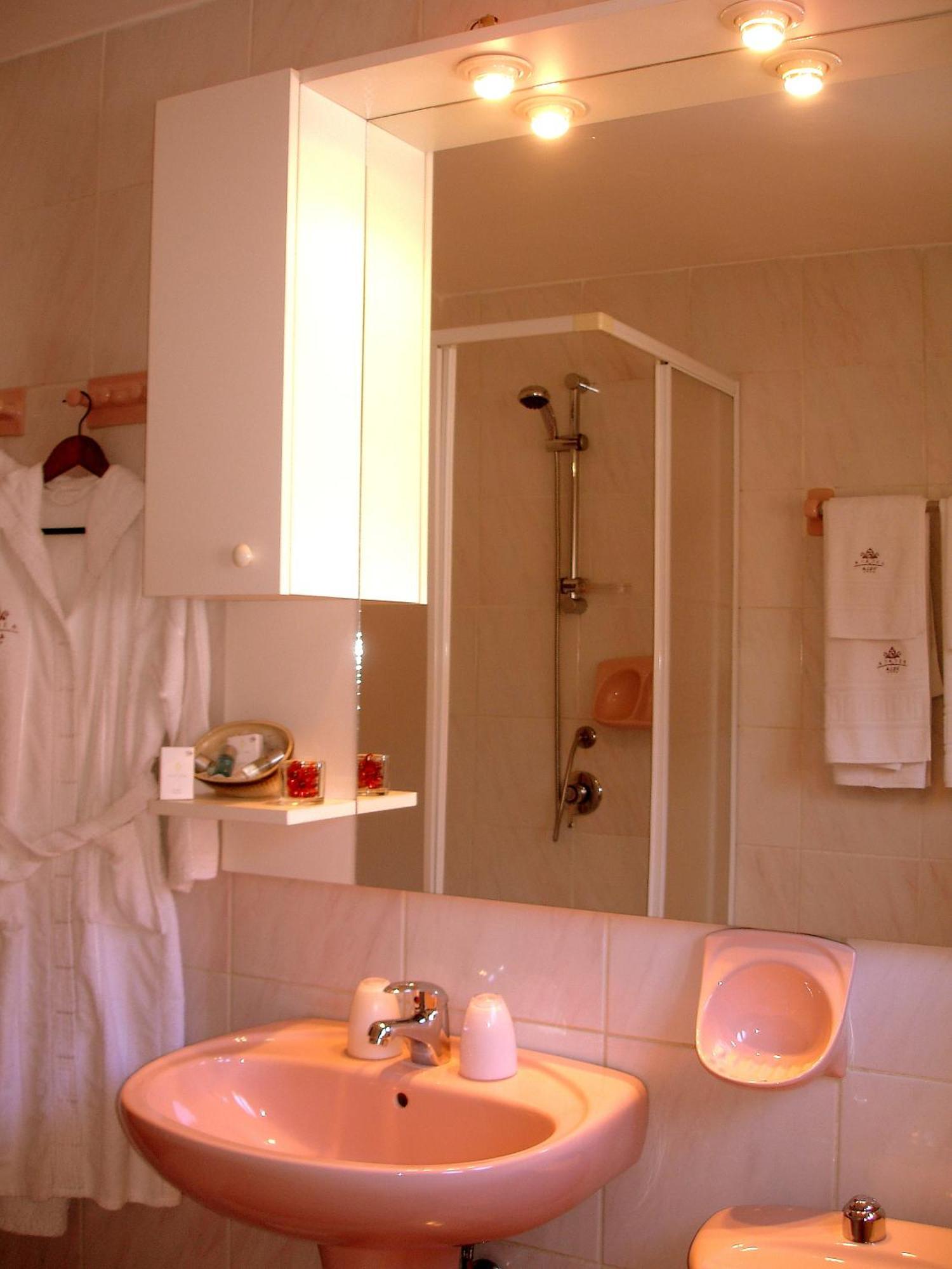 Villa-Hotel Escala Kolozsvár Kültér fotó
