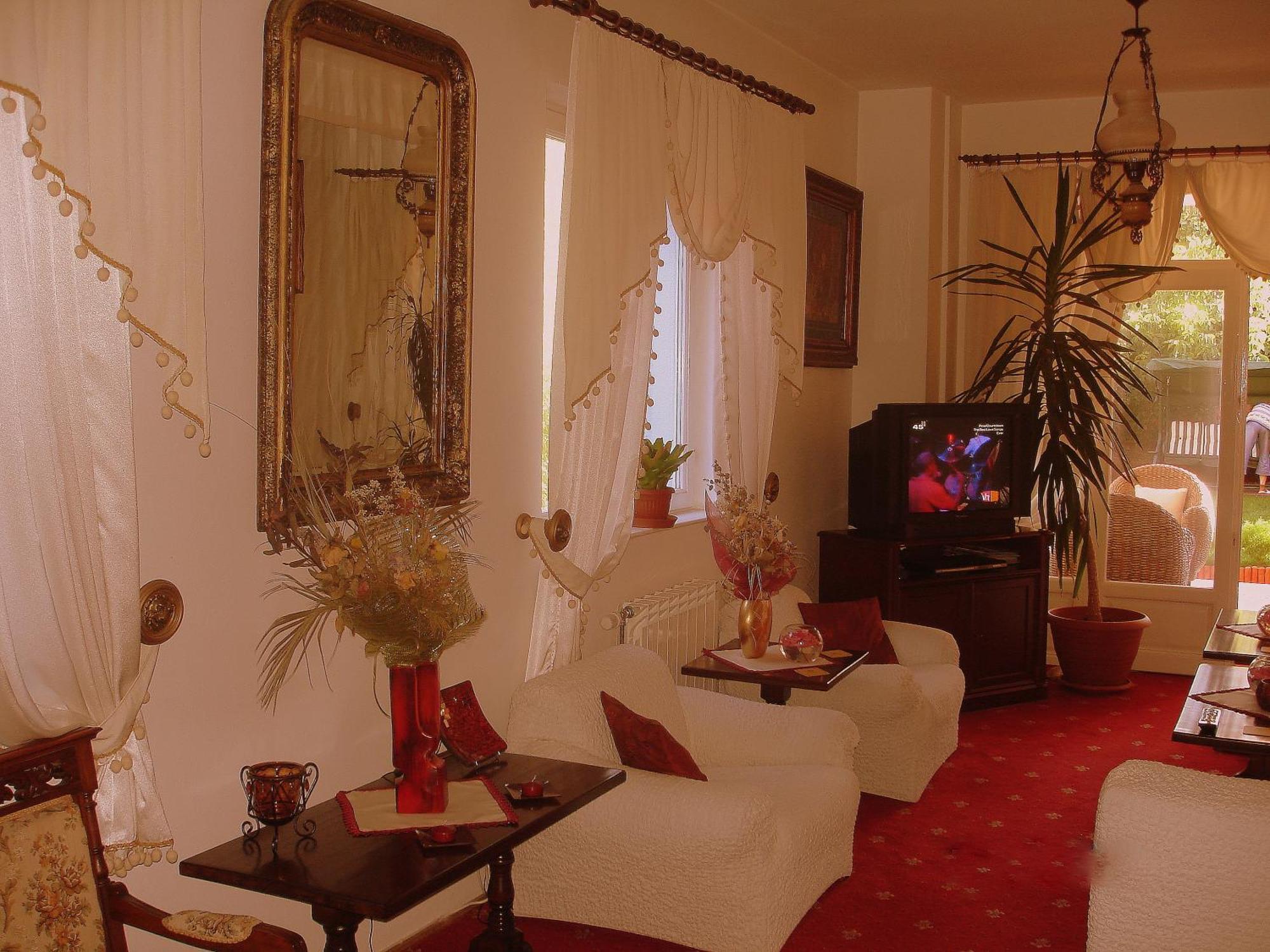Villa-Hotel Escala Kolozsvár Kültér fotó