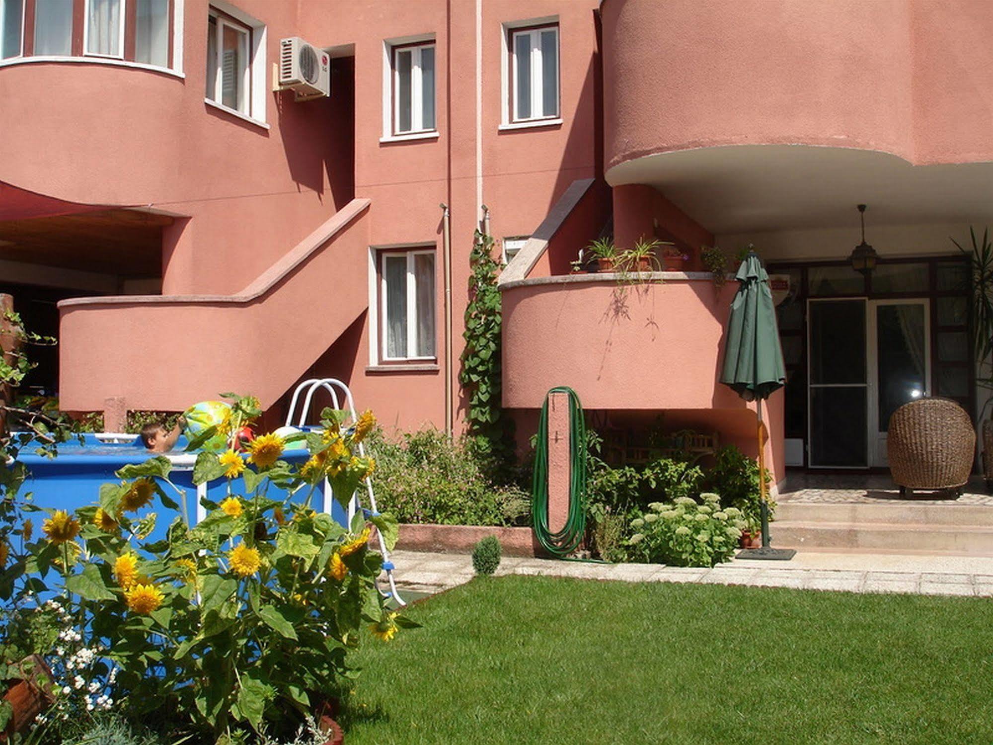 Villa-Hotel Escala Kolozsvár Kültér fotó