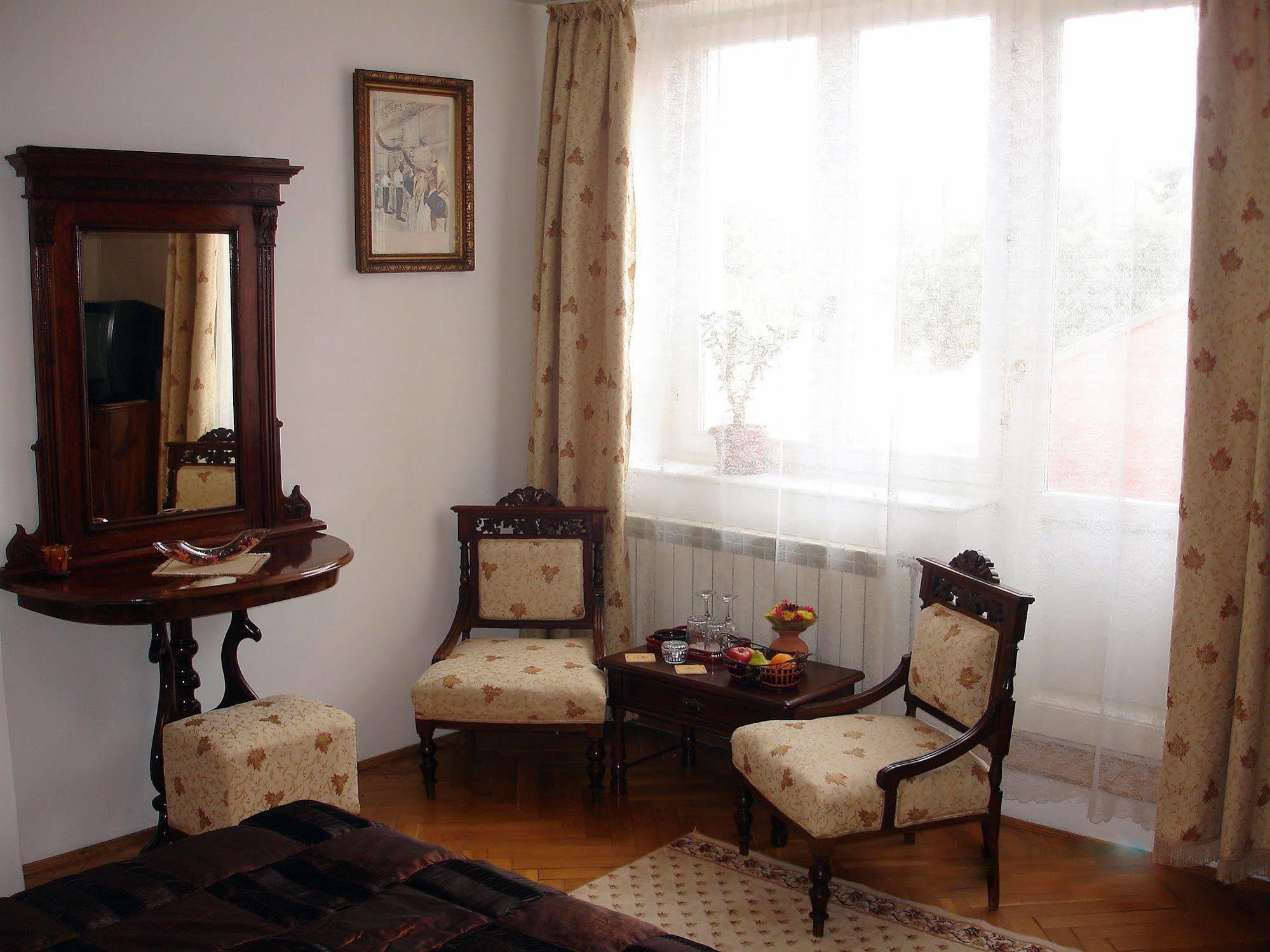 Villa-Hotel Escala Kolozsvár Kültér fotó