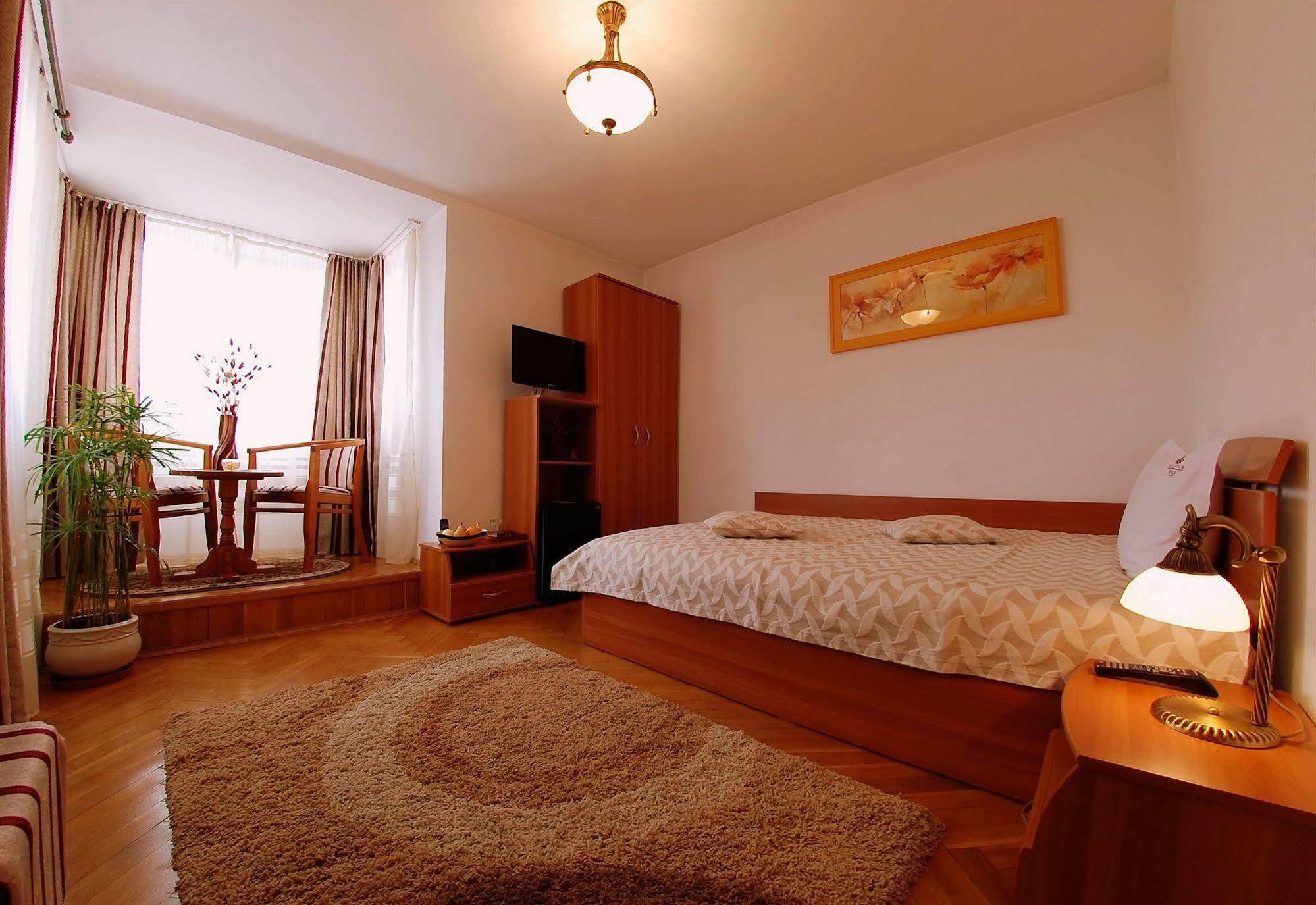 Villa-Hotel Escala Kolozsvár Kültér fotó