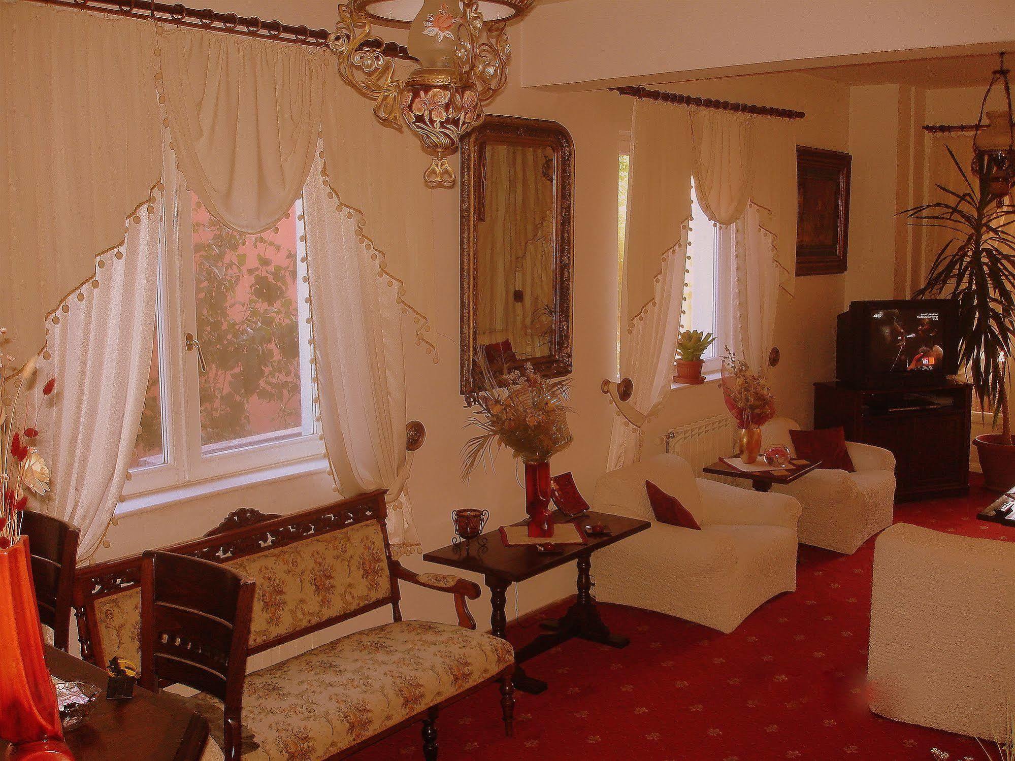 Villa-Hotel Escala Kolozsvár Kültér fotó