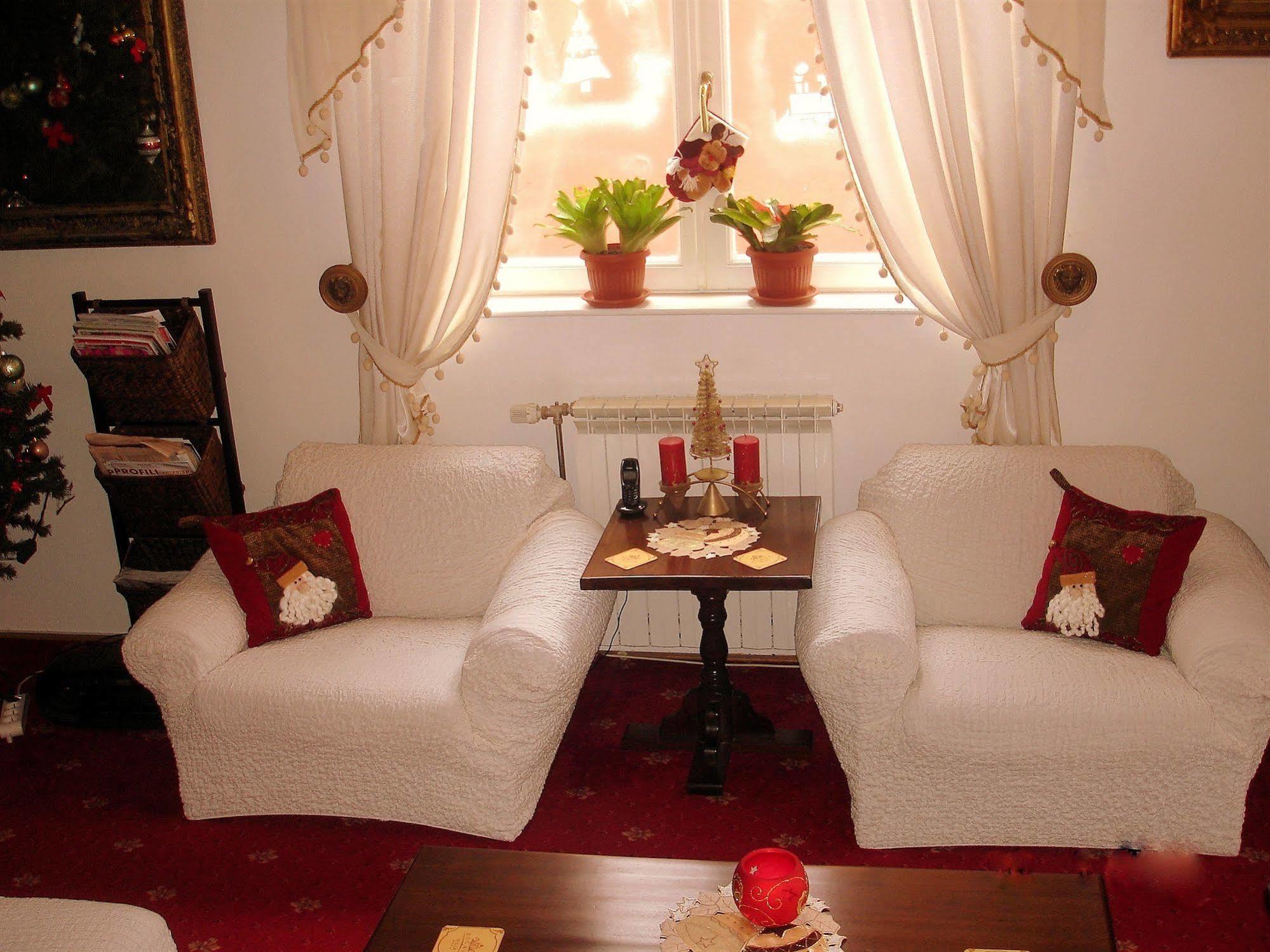 Villa-Hotel Escala Kolozsvár Kültér fotó